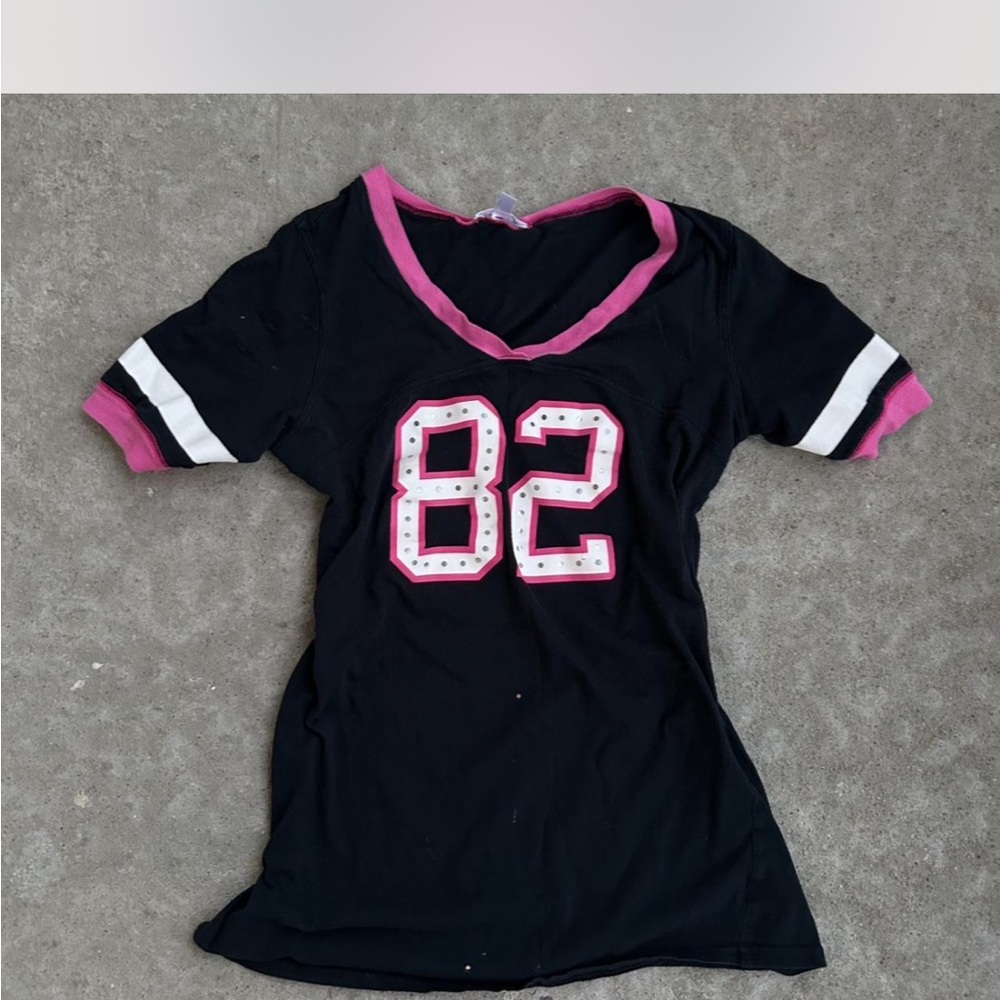 Women's Black and Pink V-Neck Tee with '82' Print